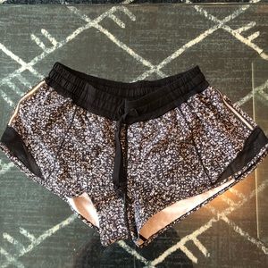 Lululemon Hotty Hot Short